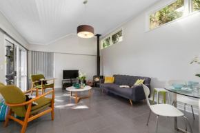 Tree Top Hideaway - Sandspit Holiday Home